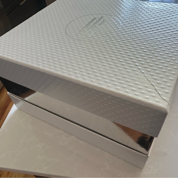 LED Light Mask for Face & Neck - Picture 2 of 2